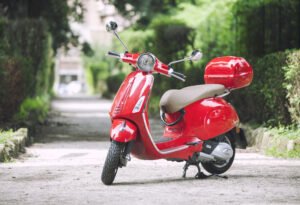 Hire a Vespa 125 from Easy Bike Rent Rome